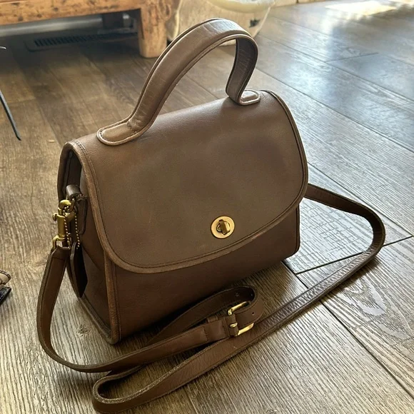 【希少】Old Coach hand bag brown　9977 Old Coach 9977 hand bag brown with Coach Tag Charm Turn Lock